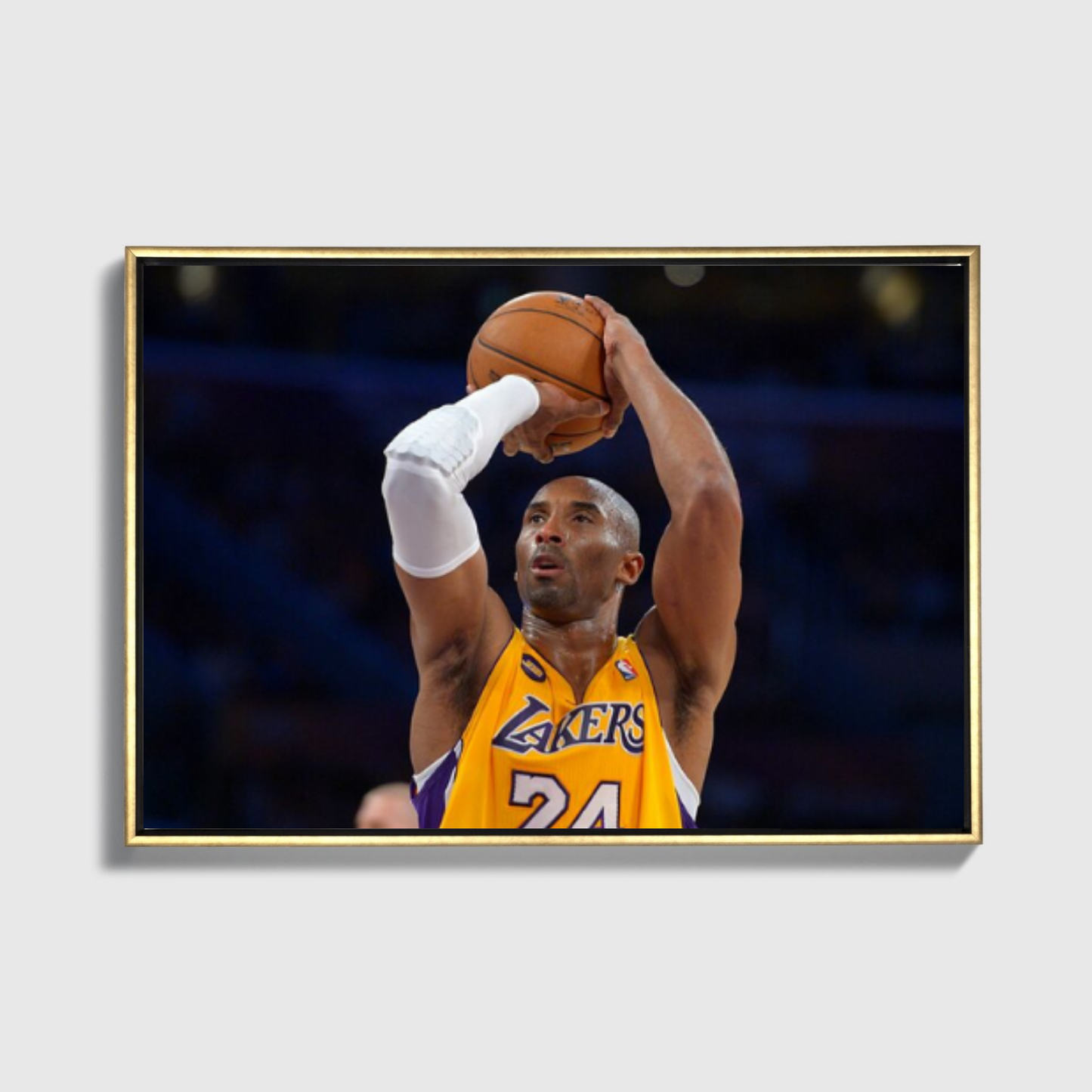 Kobe Bryan wirft Ball