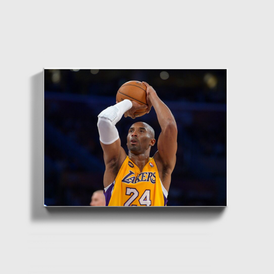 Kobe Bryan wirft Ball
